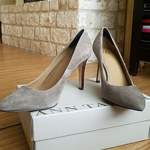 Ann Taylor Suede pumps